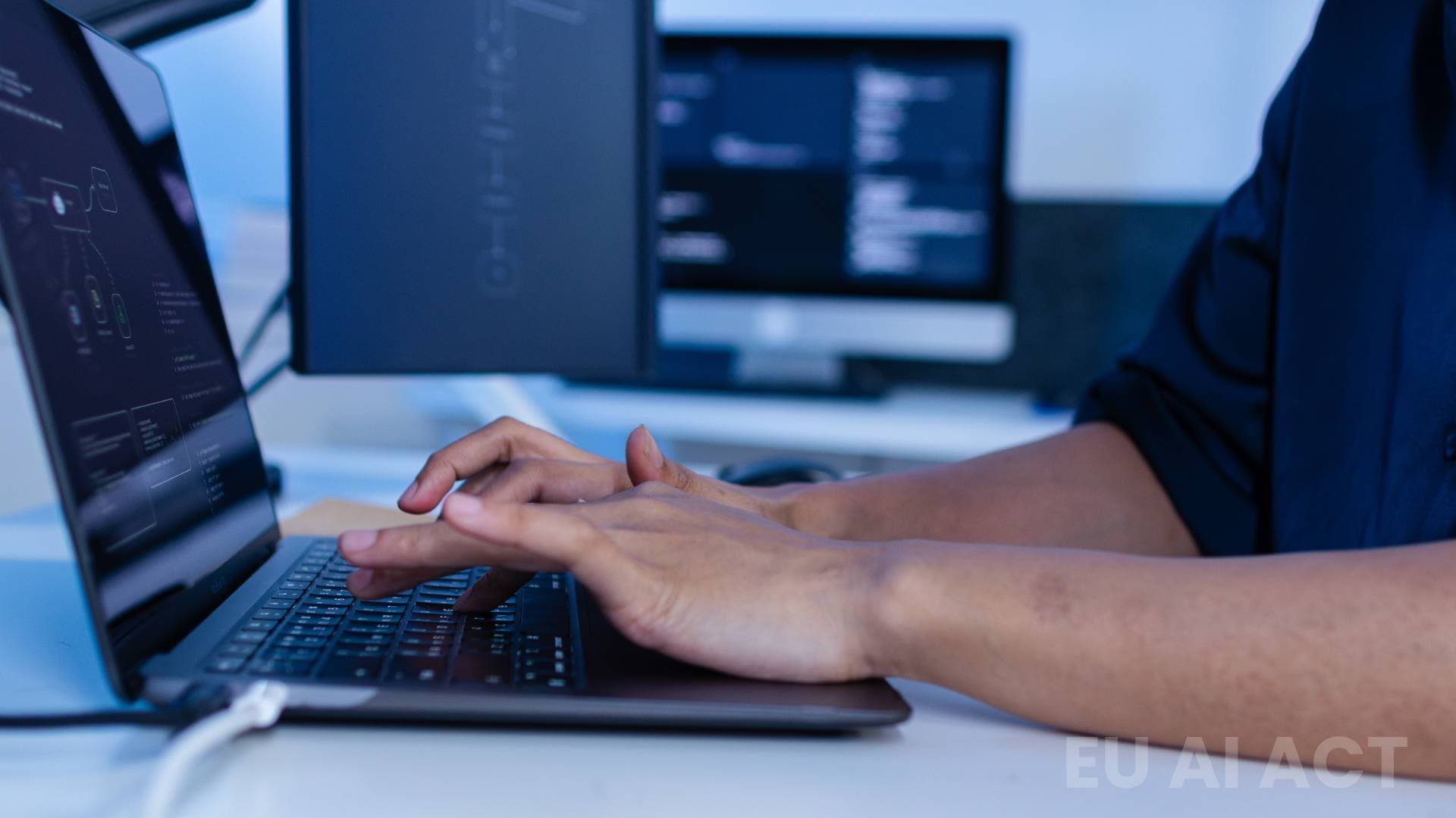 Chatbots de atención al cliente interactuando con usuarios